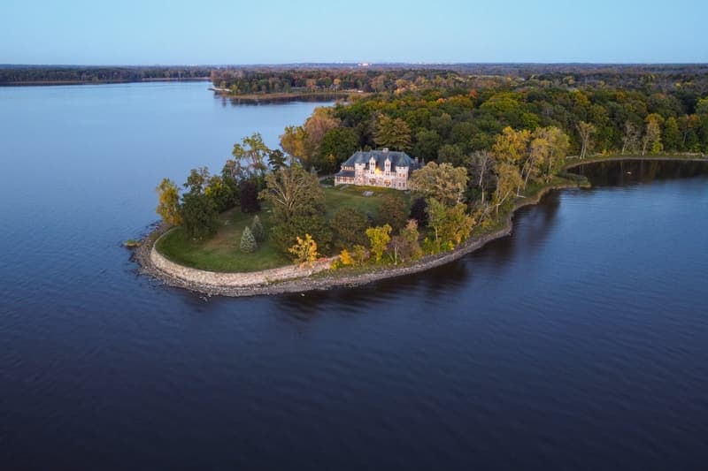 Drone portfolio example 1 - Professional real estate photography by Hausvalet